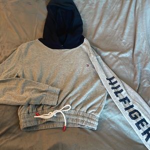 Tommy Hilfiger cropped long sleeve top with hood